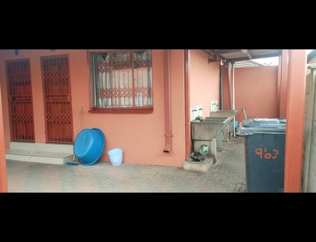 12 BEDROOM HOUSE FOR SALE IN SOSHANGUVE GG